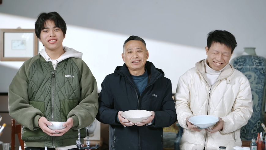 清明将至 社会各界缅怀革命先烈,2025年澳门新资料大全免费,经济性执行方案剖析_试用版V8.40